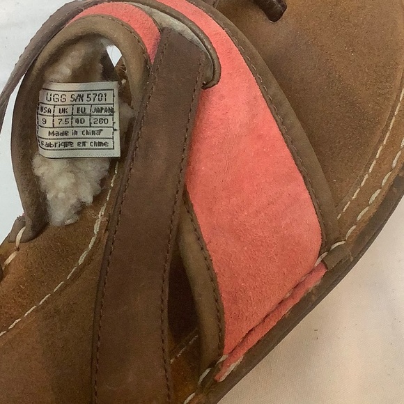 UGG “Matala” Sheepskin lined sandals in brown leather and coral suede.  Sz 8 - Picture 3 of 8